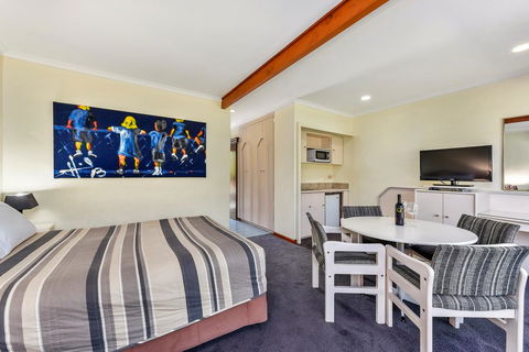 William Macintosh Motor Lodge - Nelsons Bay Accommodation 19