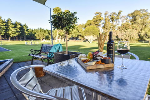William Macintosh Motor Lodge - Nelsons Bay Accommodation 2
