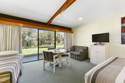 William Macintosh Motor Lodge - Nelsons Bay Accommodation 24
