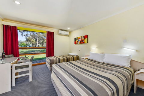 William Macintosh Motor Lodge - Nelsons Bay Accommodation 11