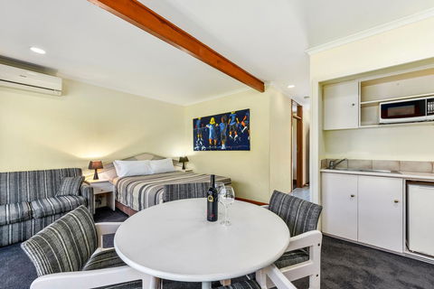 William Macintosh Motor Lodge - Nelsons Bay Accommodation 18