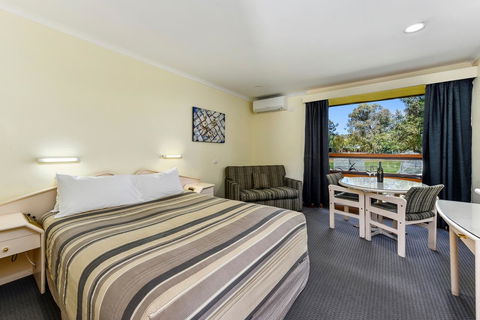 William Macintosh Motor Lodge - Nelsons Bay Accommodation 17