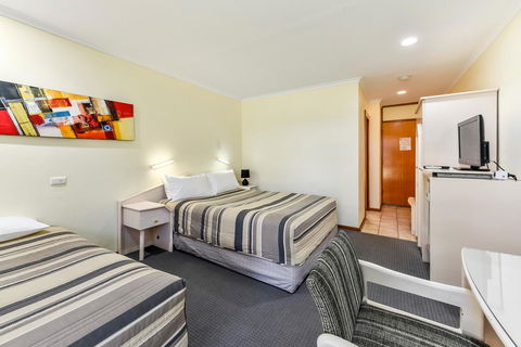 William Macintosh Motor Lodge - Nelsons Bay Accommodation 10