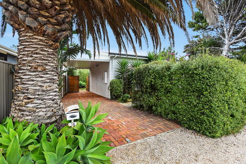 Ainslie Roberts Drive Retreat - Accommodation Nelson Bay 13