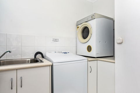 Ainslie Roberts Drive Retreat - Accommodation Nelson Bay 10