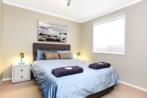 Ainslie Roberts Drive Retreat - Accommodation Nelson Bay 4