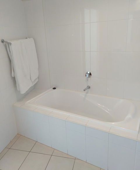 Wallaroo Marina Executive Apartments - Accommodation Nelson Bay 10