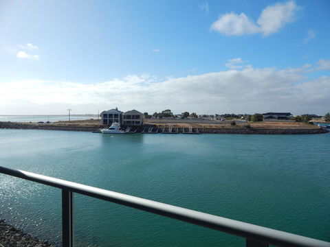 Wallaroo Marina Executive Apartments - Accommodation Nelson Bay 18