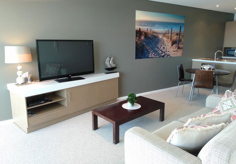 Wallaroo Marina Executive Apartments - Accommodation Nelson Bay 4