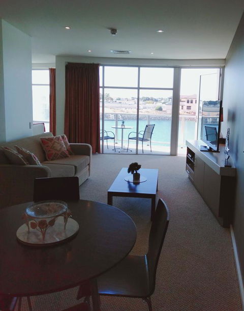 Wallaroo Marina Executive Apartments - Accommodation Nelson Bay 5