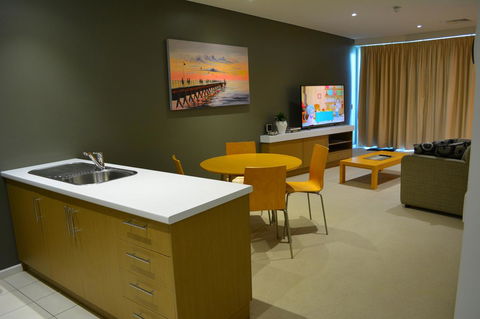 Wallaroo Marina Luxury Apartment - Accommodation Nelson Bay 7