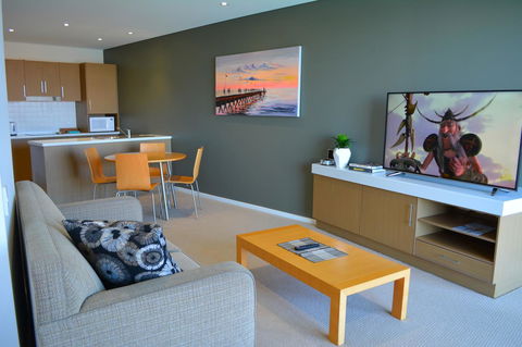 Wallaroo Marina Luxury Apartment - Accommodation Nelson Bay 9