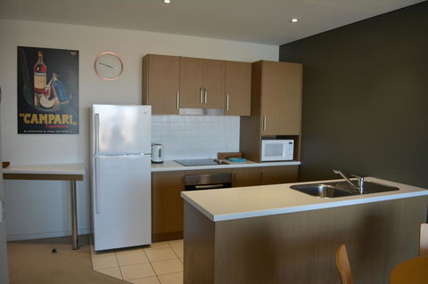 Wallaroo Marina Luxury Apartment - Accommodation Nelson Bay 12