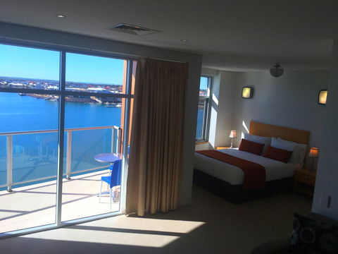 Wallaroo Marina Luxury Apartment - Accommodation Nelson Bay 18