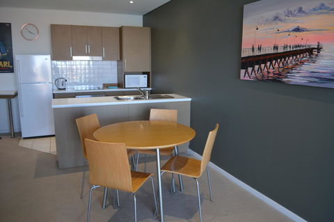 Wallaroo Marina Luxury Apartment - Accommodation Nelson Bay 19