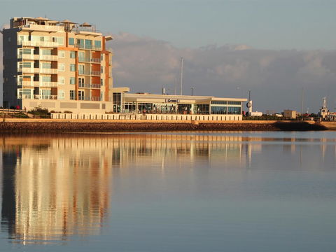 Wallaroo Marina Luxury Apartment - Accommodation Nelson Bay 3
