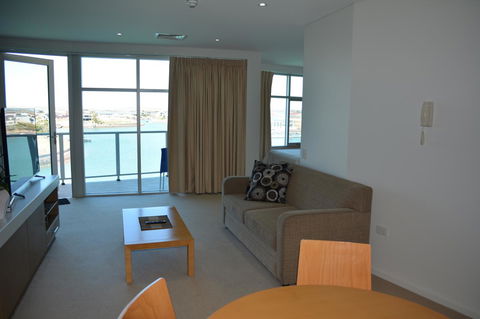 Wallaroo Marina Luxury Apartment - Accommodation Nelson Bay 26