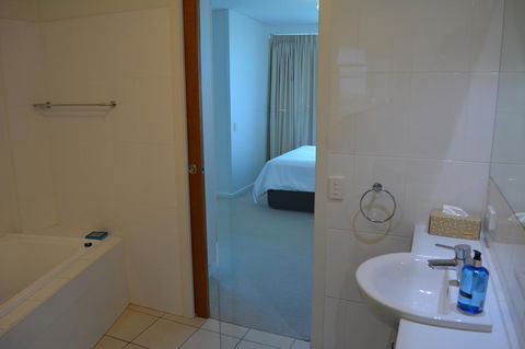 Wallaroo Marina Luxury Apartment - Accommodation Nelson Bay 20