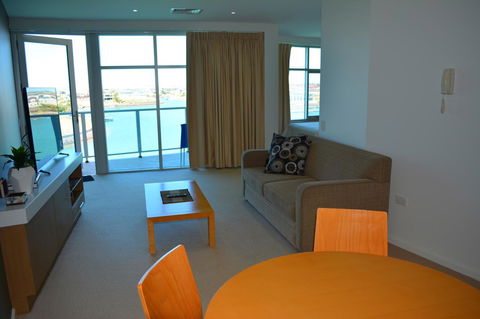 Wallaroo Marina Luxury Apartment - Accommodation Nelson Bay 5