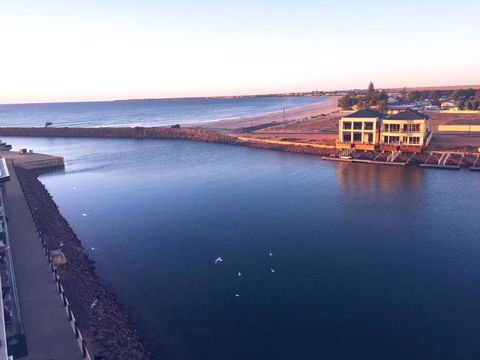 Wallaroo Marina Luxury Apartment - Accommodation Nelson Bay 25