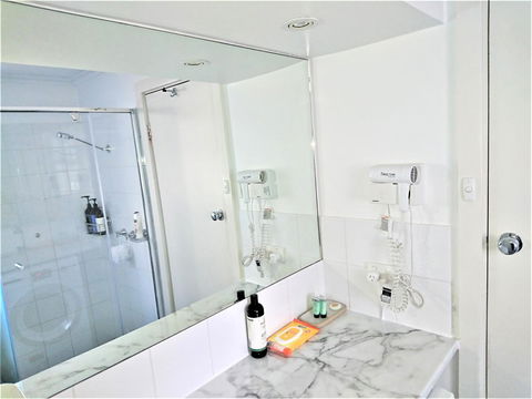Hi 5 Glenelg Studio Apartment - Accommodation Nelson Bay 6