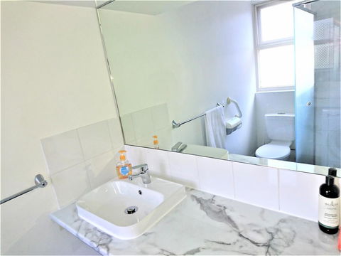 Hi 5 Glenelg Studio Apartment - Accommodation Nelson Bay 9