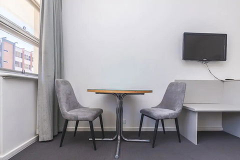 Hi 5 Glenelg Studio Apartment - Accommodation Nelson Bay 4