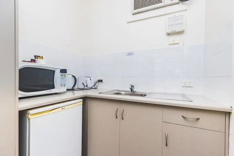 Hi 5 Glenelg Studio Apartment - Accommodation Nelson Bay 7