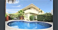 Hi 5 stars Glenelg Studio Apartment