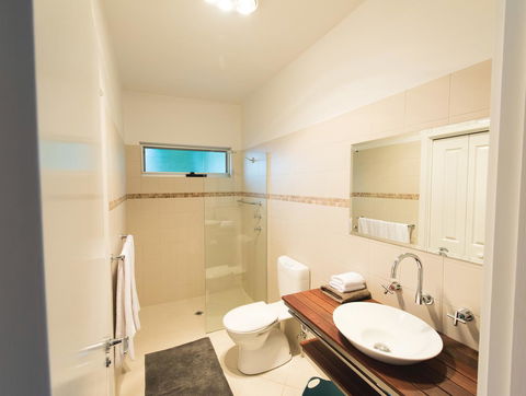S T U D I O 22 Peaceful Retreat With Garden Views - Accommodation Nelson Bay 6