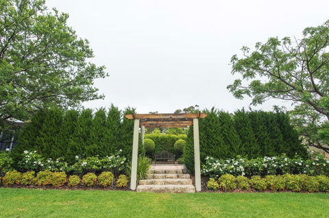 S T U D I O 22 Peaceful Retreat With Garden Views - Accommodation Nelson Bay 10