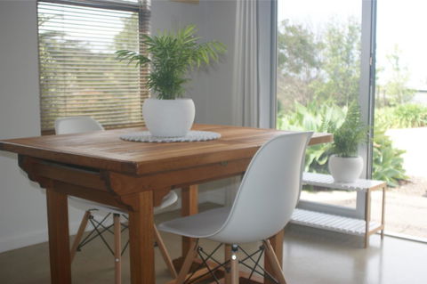 S T U D I O 22 Peaceful Retreat With Garden Views - Accommodation Nelson Bay 9