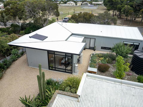 Sinclair Eco House - Accommodation Nelson Bay 6