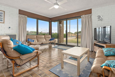 Sun & Surf Aldinga Beach Apartment - Accommodation Nelson Bay 0