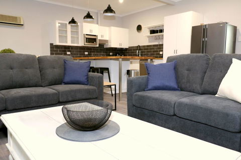 The Purple Door On Seaview - Nelsons Bay Accommodation 8