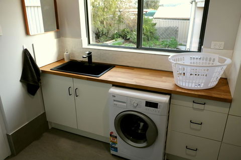 The Purple Door On Seaview - Nelsons Bay Accommodation 12