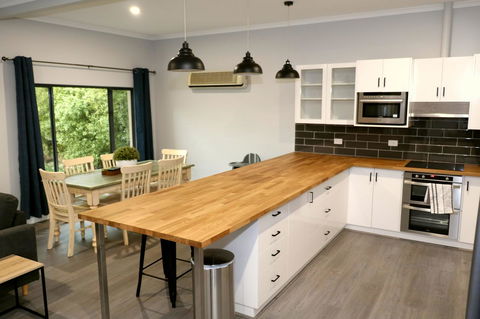 The Purple Door On Seaview - Nelsons Bay Accommodation 2