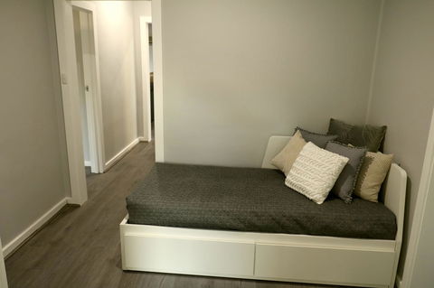 The Purple Door On Seaview - Nelsons Bay Accommodation 9