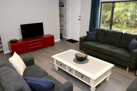 The Purple Door On Seaview - Nelsons Bay Accommodation 7