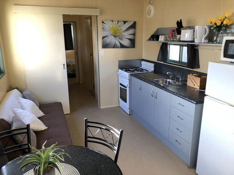 Rocks Retreat Cabin - Dolphin - Accommodation Nelson Bay 6