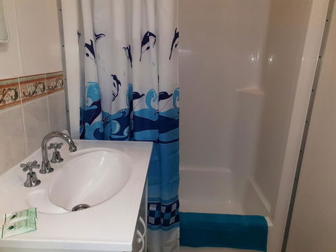 Rocks Retreat Cabin - Dolphin - Accommodation Nelson Bay 9