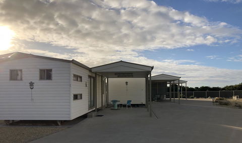 Rocks Retreat Cabin - Dolphin - Accommodation Nelson Bay 7