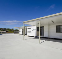 Rocks Retreat Cabin - Dolphin - Nelson Bay Accommodation.com