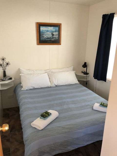 Rocks Retreat Cabin - Dolphin - Accommodation Nelson Bay 5