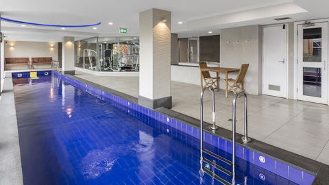 Oaks Adelaide Embassy Suites - Nelsons Bay Accommodation 6
