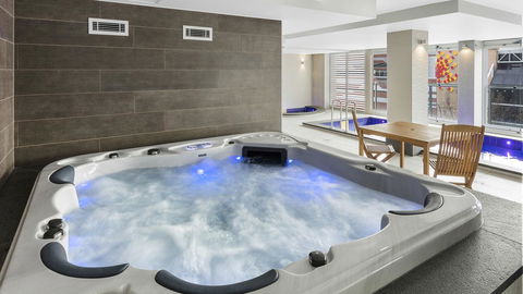 Oaks Adelaide Embassy Suites - Nelsons Bay Accommodation 2