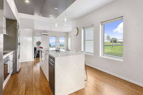 Aloha Waterfront Properties - Accommodation Nelson Bay 6