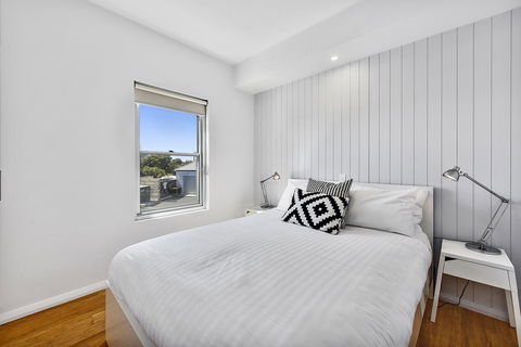 Aloha Waterfront Properties - Accommodation Nelson Bay 19