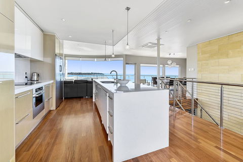 Aloha Waterfront Properties - Accommodation Nelson Bay 5
