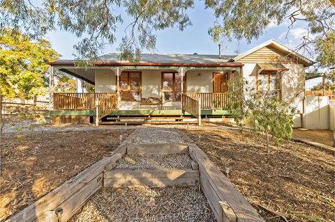 Rustic On 13th - Accommodation Nelson Bay 0